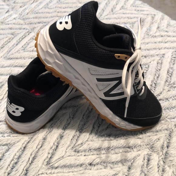 new balance indoor baseball shoes